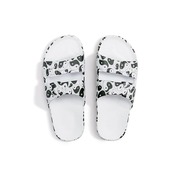 BNWT Freedom Moses Yin Yang Pool Slides - Picture 1 of 4